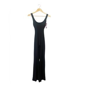 VertVie‎ Black Back Cutout Scrunch Butt Flare Leg Sleeveless Jumpsuit Size Small